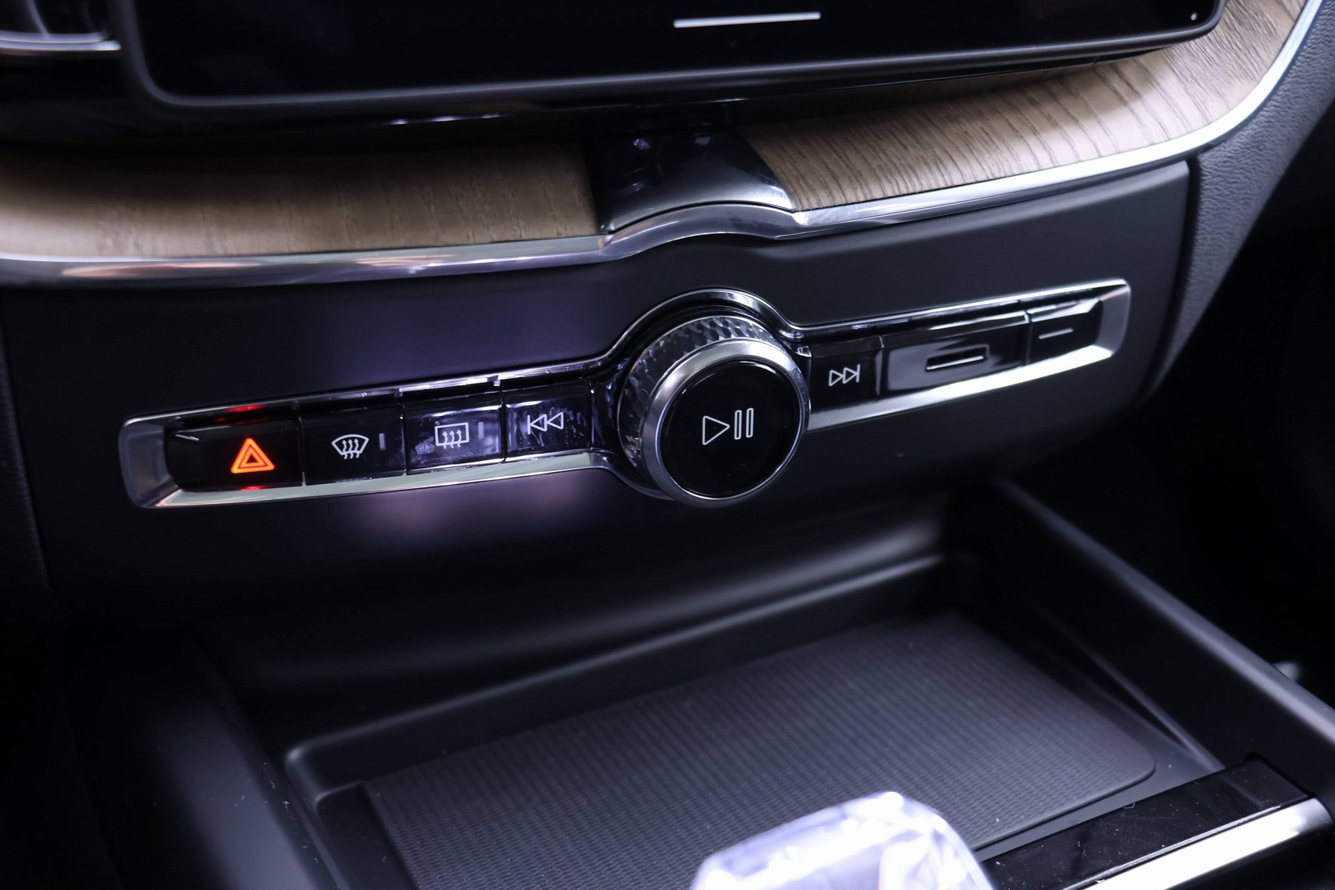 Certified 2026 Volvo XC60 B5 Plus w/ Protection Package Premier image 12