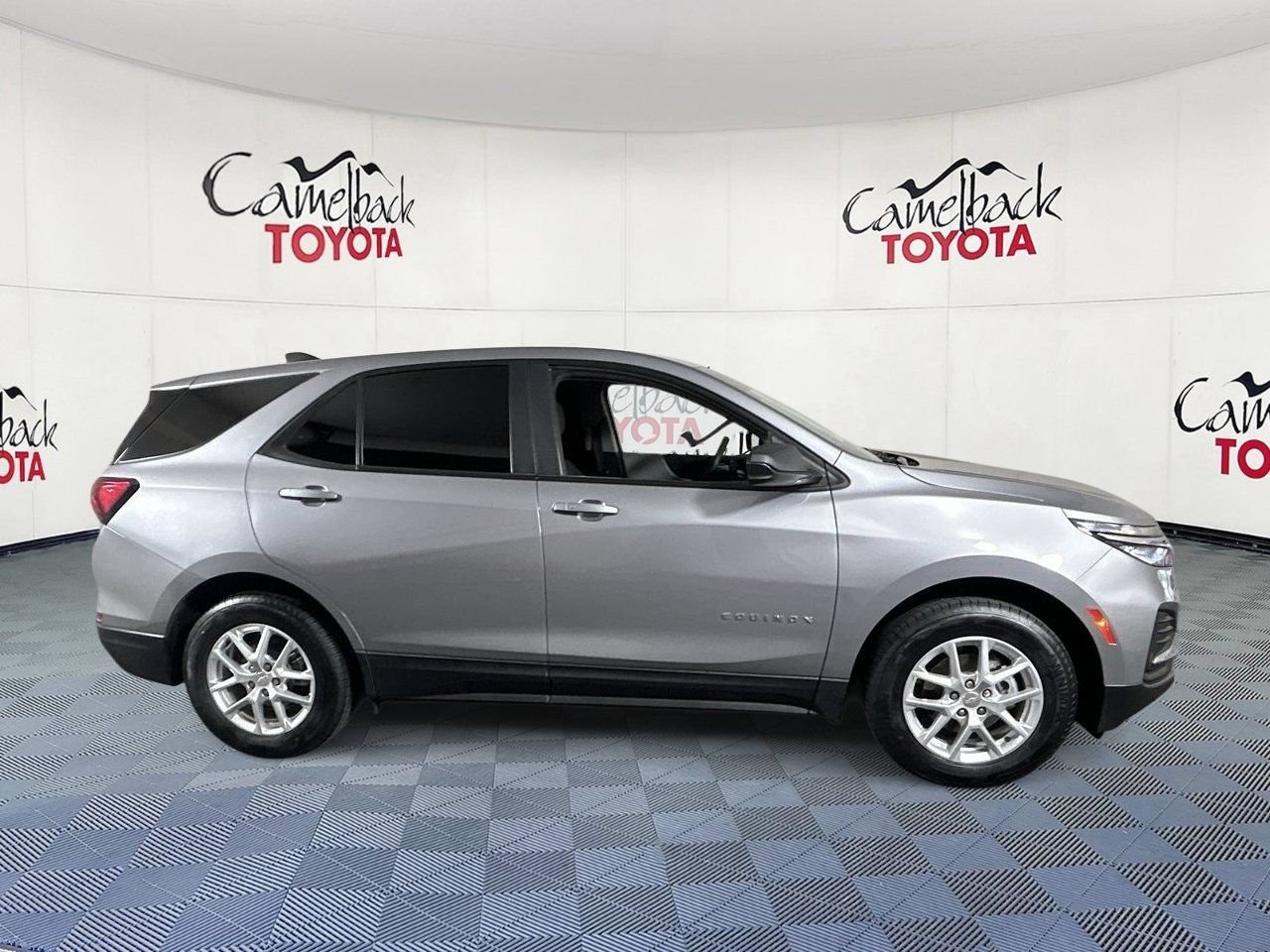 Used 2024 Chevrolet Equinox LS w/ LS Convenience Package FWD image 8