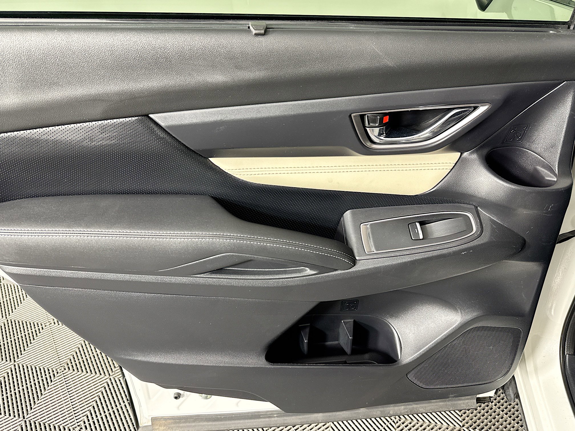 Used 2021 Subaru Ascent Limited w/ Technology Package image 25