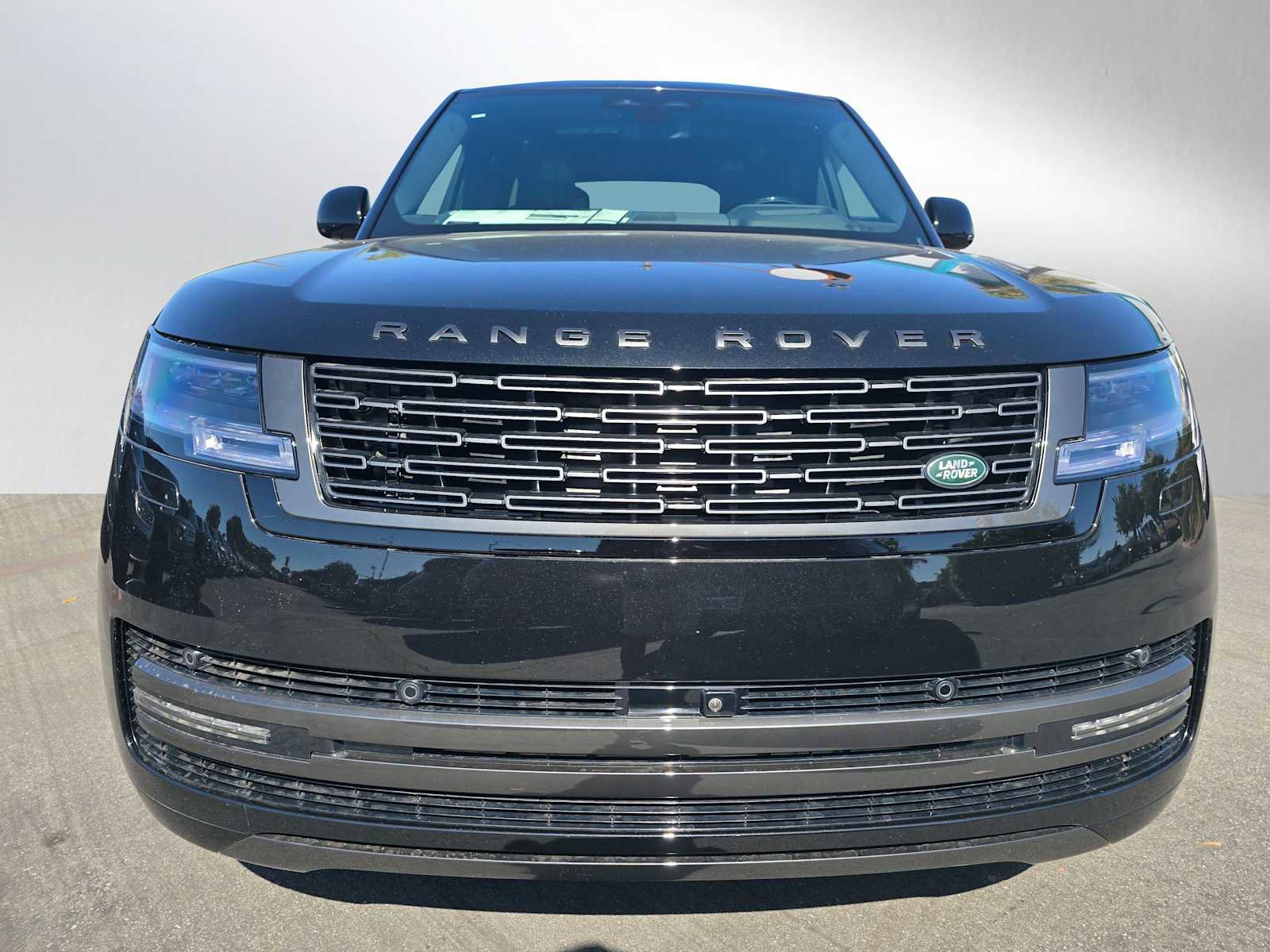 New 2025 Land Rover Range Rover SE image 2