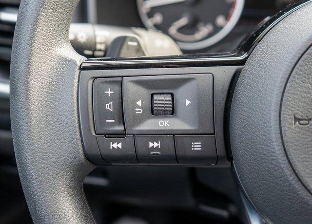 Used 2023 Nissan Rogue SV image 21