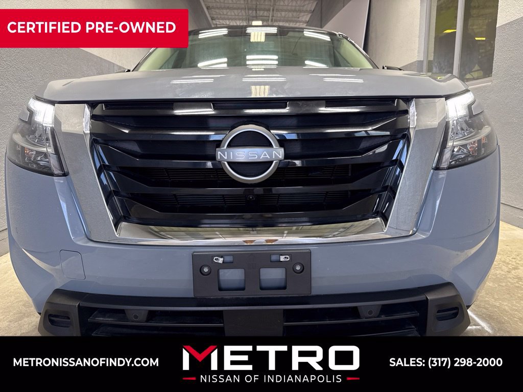 Used 2023 Nissan Pathfinder SL AWD/4WD image 3