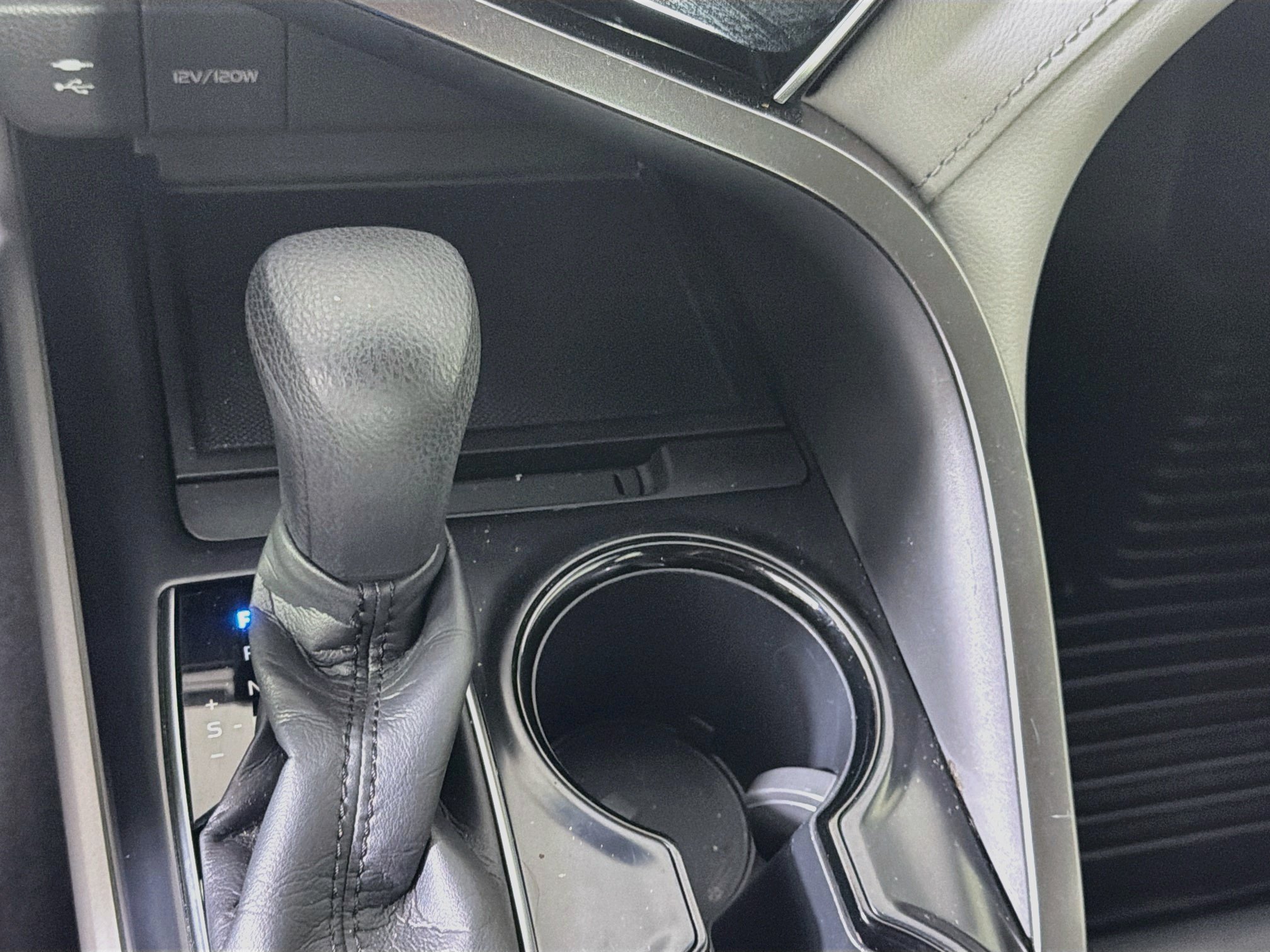 Used 2018 Toyota Camry LE FWD image 23