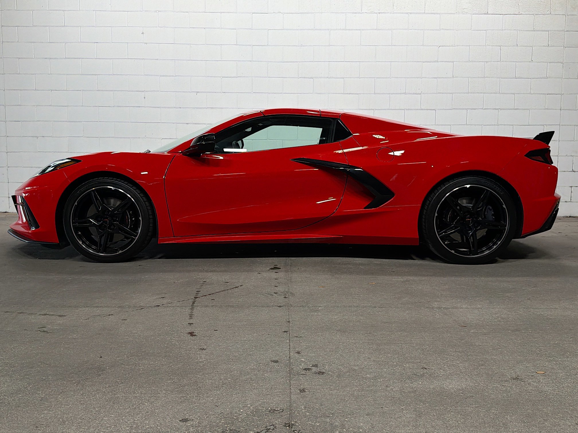 Used 2024 Chevrolet Corvette Stingray Premium Conv w/ Z51 Performance Package RWD image 2