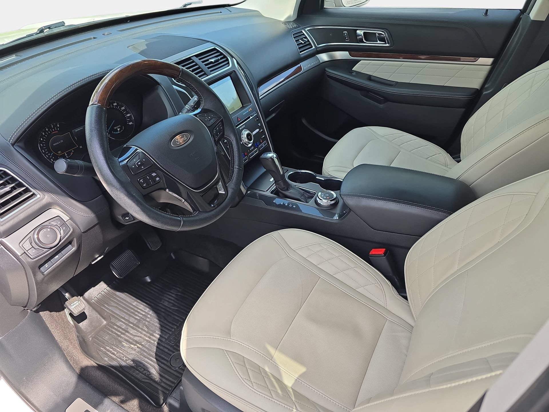 Used 2018 Ford Explorer Platinum AWD/4WD image 16