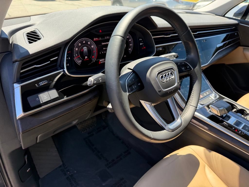Used 2020 Audi Q7 3.0T Premium w/ Convenience Package AWD/4WD image 16
