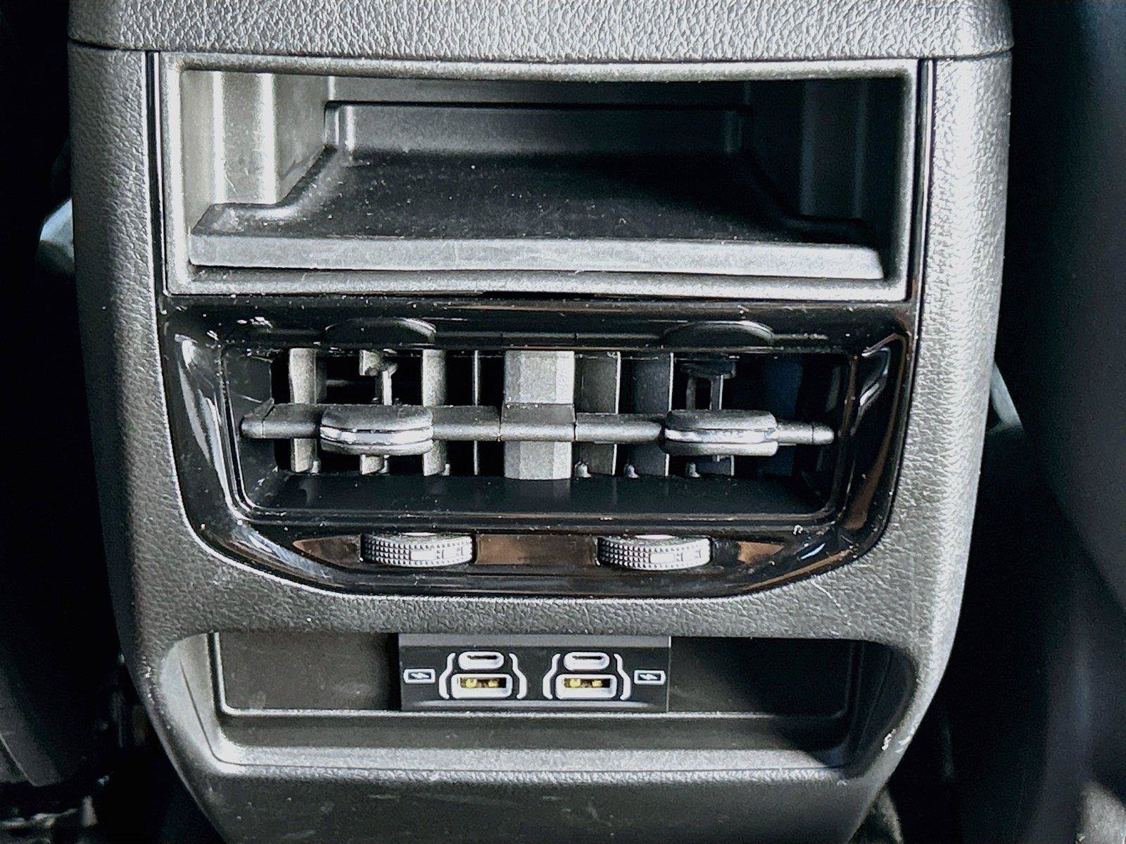 Used 2023 Jeep Grand Cherokee Laredo AWD/4WD image 22