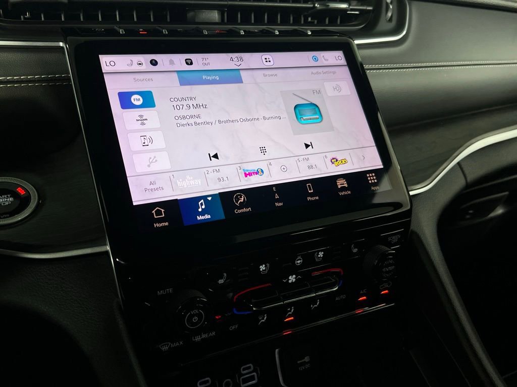 Used 2024 Jeep Grand Cherokee L Limited w/ Luxury Tech Group II image 17