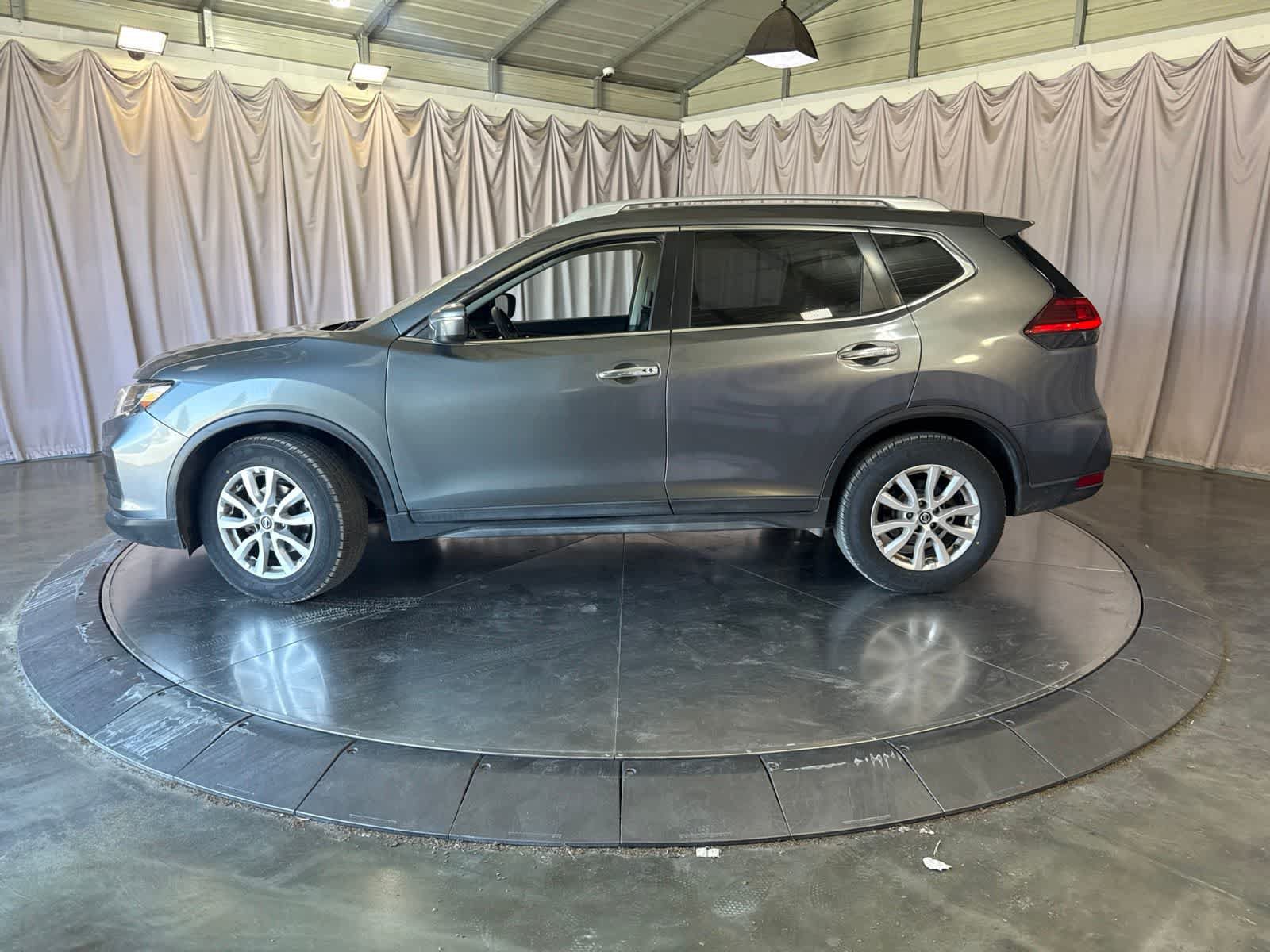Used 2017 Nissan Rogue SV FWD image 6