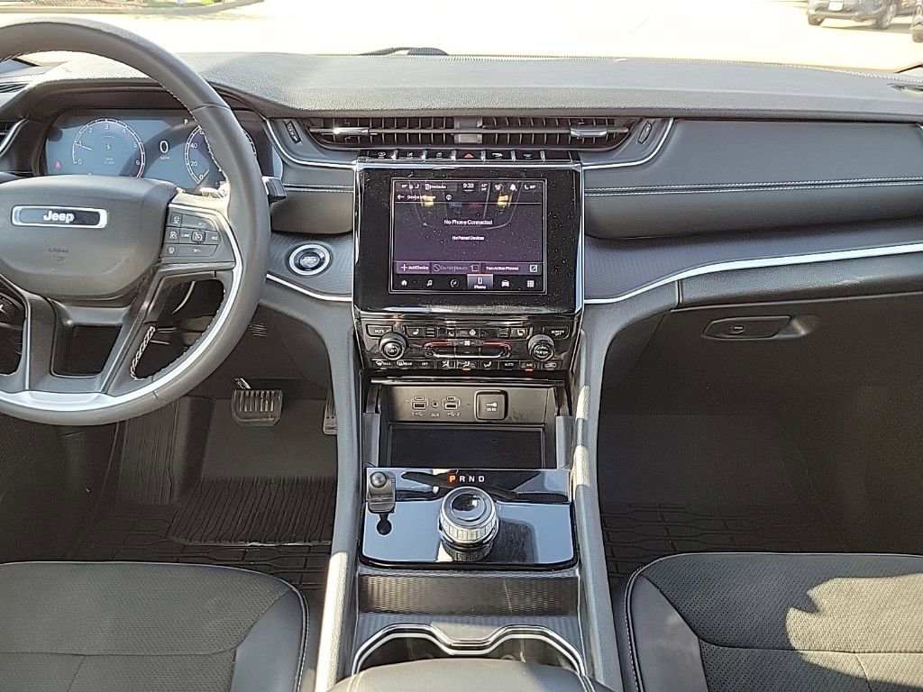 Used 2025 Jeep Grand Cherokee Altitude AWD/4WD image 12
