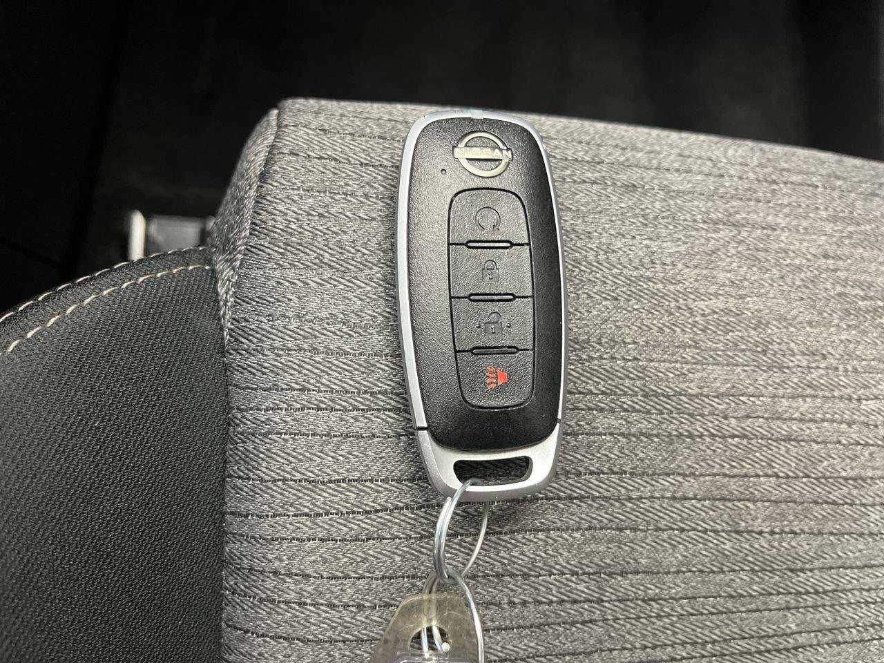 Used 2023 Nissan Rogue SV AWD/4WD image 23