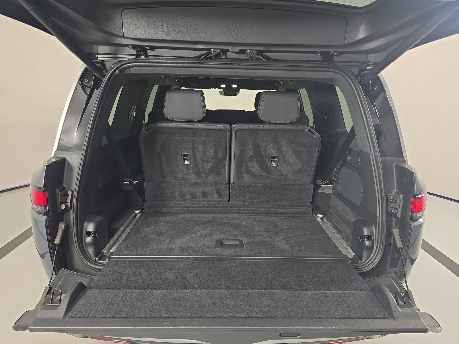 Used 2024 Rivian R1S Adventure image 15