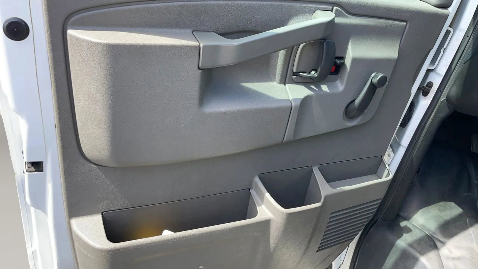 Used 2019 GMC Savana 3500 RWD image 23