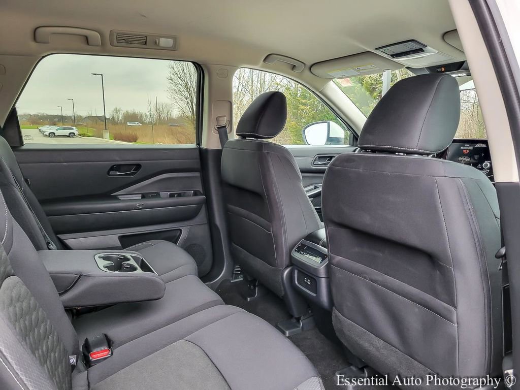 Used 2024 Nissan Pathfinder SV AWD/4WD image 26