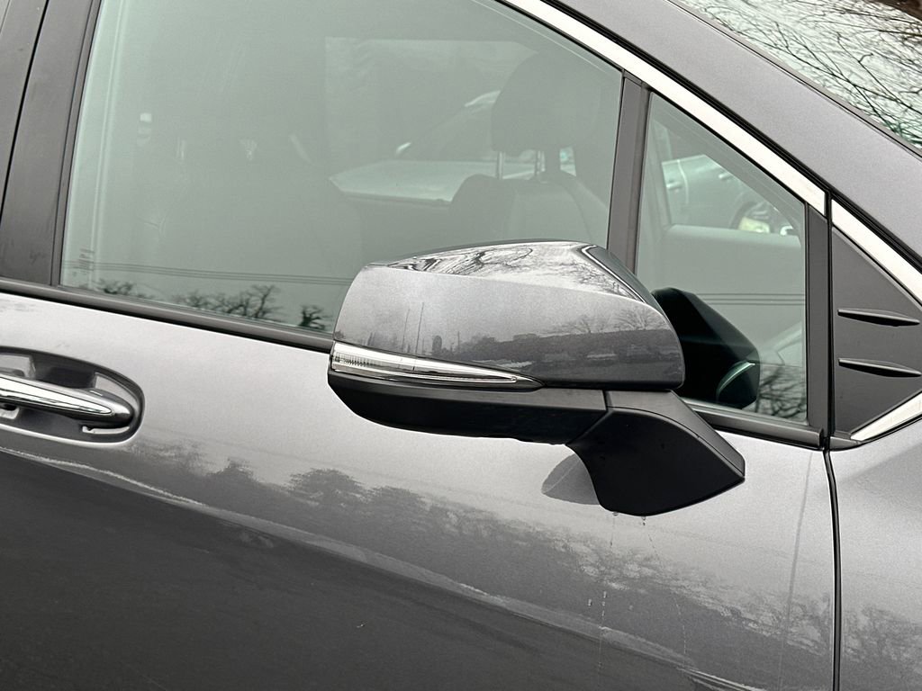 Used 2025 Toyota Sienna Limited image 10