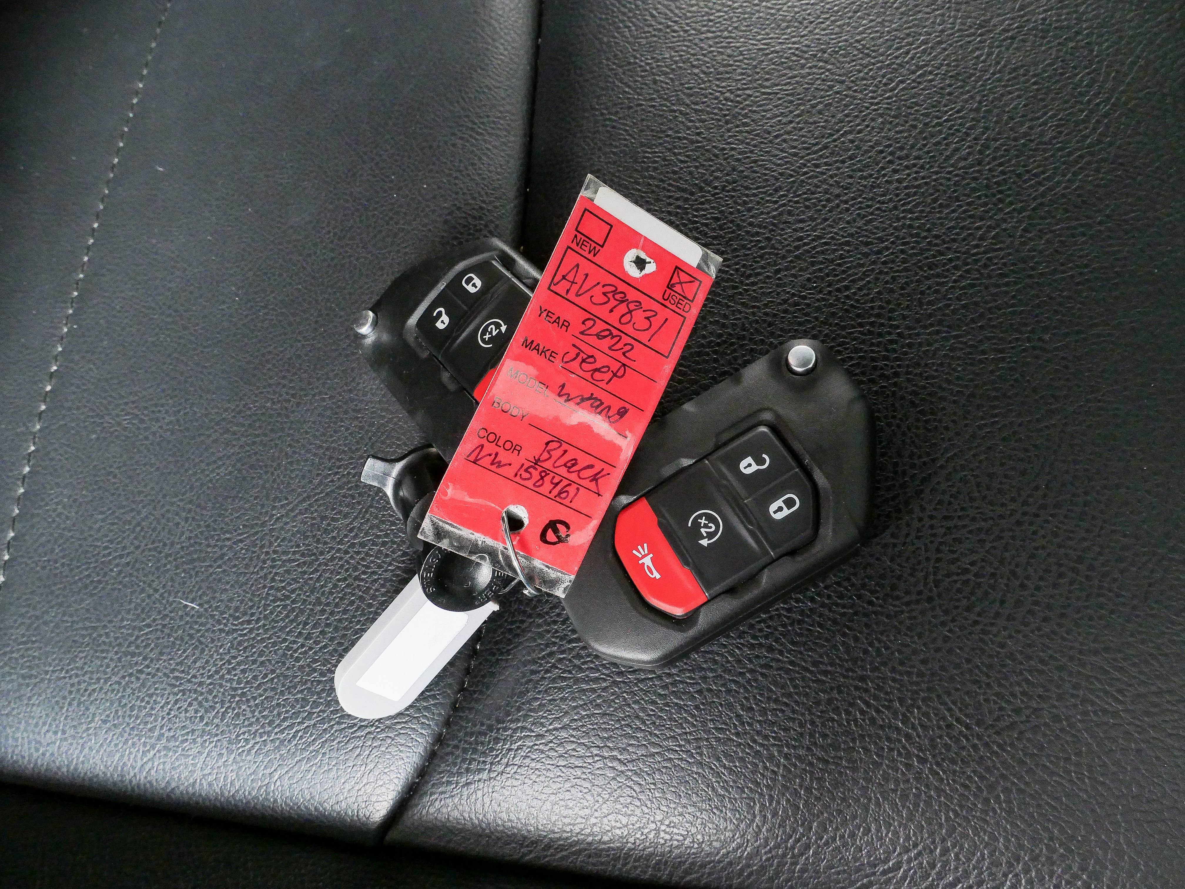 Used 2022 Jeep Wrangler Unlimited Sahara w/ LED Lighting Group AWD/4WD image 24