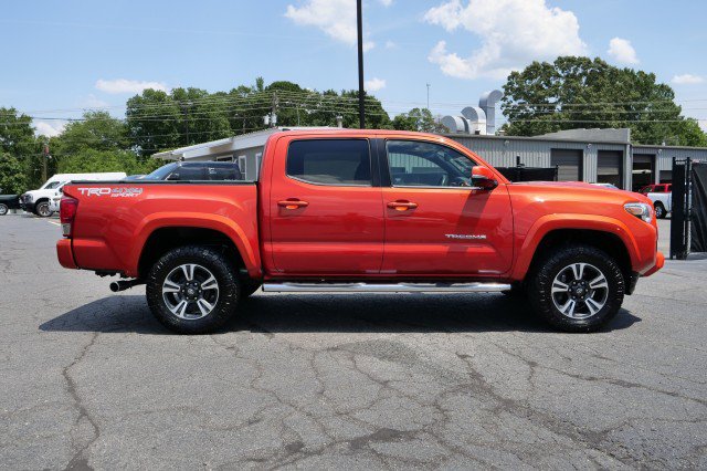 Used 2017 Toyota Tacoma TRD Sport w/ Premium & Technology Package AWD/4WD image 45