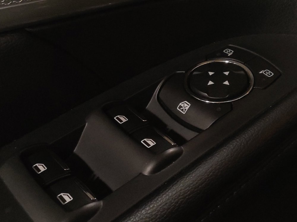 Used 2017 Ford Explorer XLT image 27