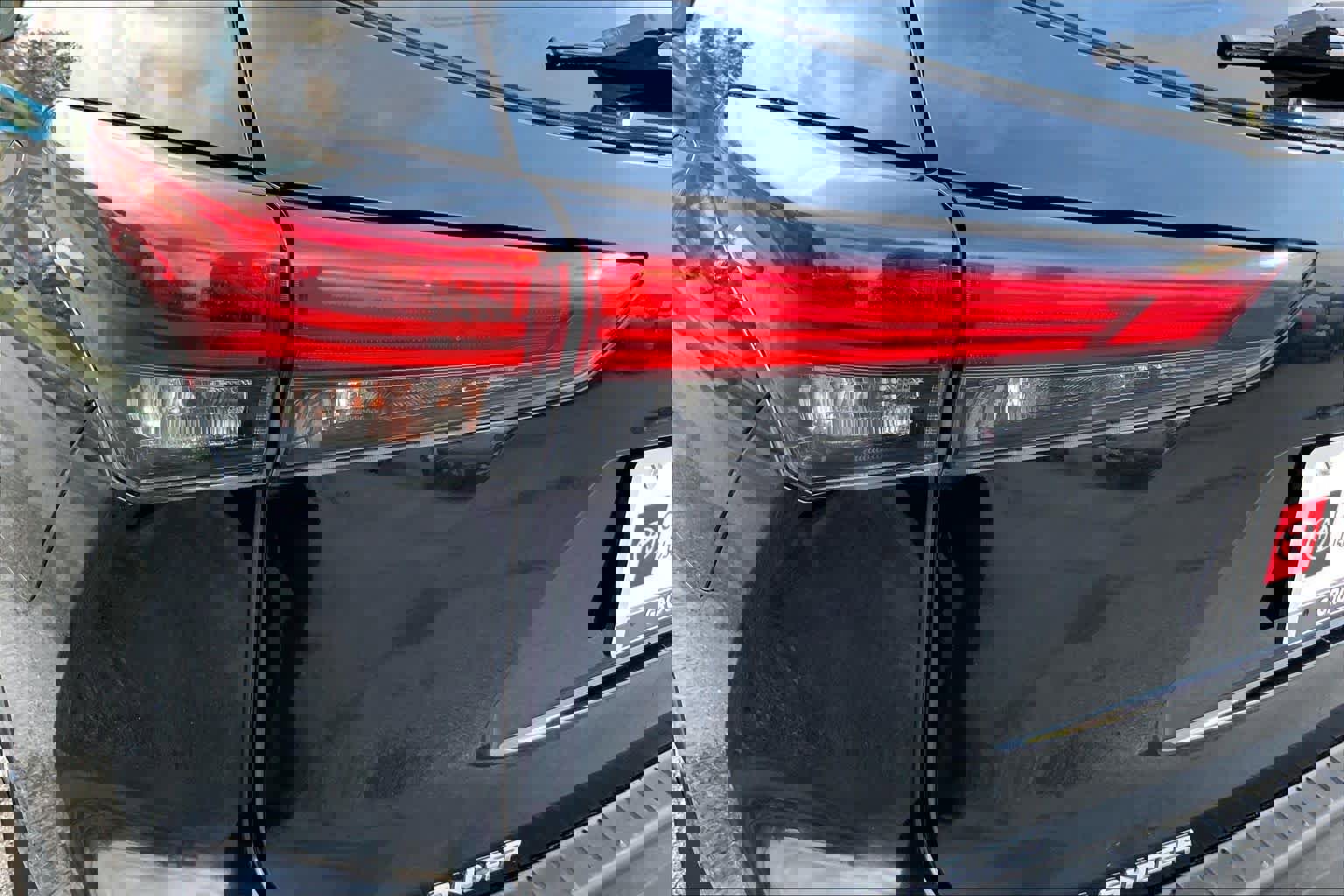 Used 2023 Toyota Highlander LE image 27