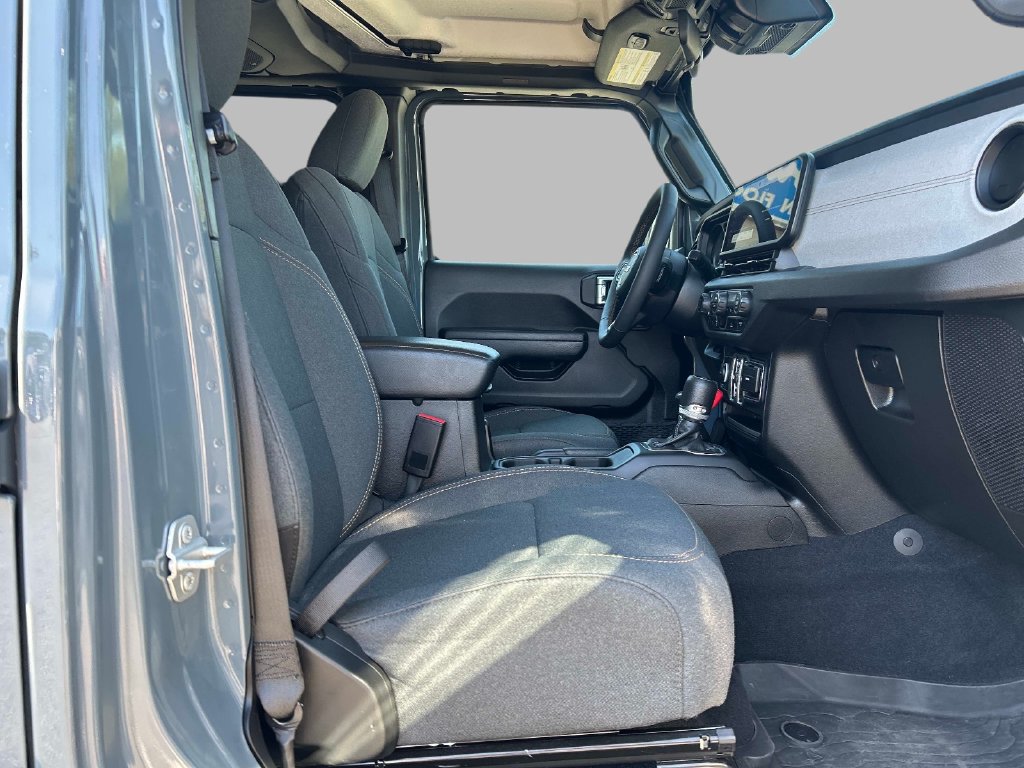 Used 2024 Jeep Wrangler Unlimited w/ Convenience Group AWD/4WD image 17