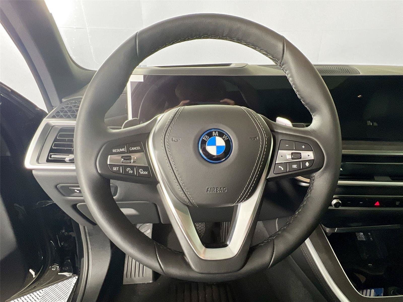 New 2026 BMW X5 xDrive50e w/ Premium Package AWD/4WD image 11
