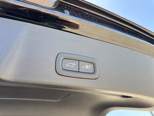 New 2025 Volvo XC40 B5 Core w/ Protection Package Premier image 8