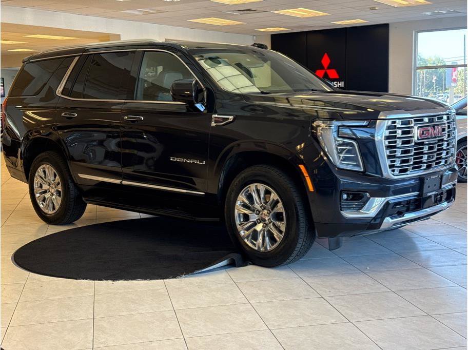 Used 2025 GMC Yukon Denali AWD/4WD image 3
