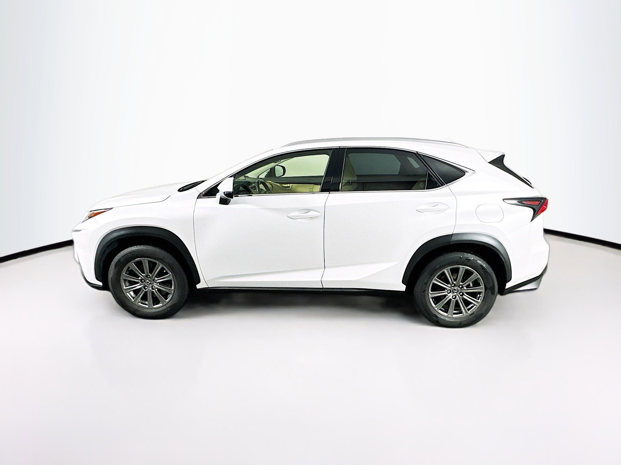 Used 2018 Lexus NX 300 FWD image 4
