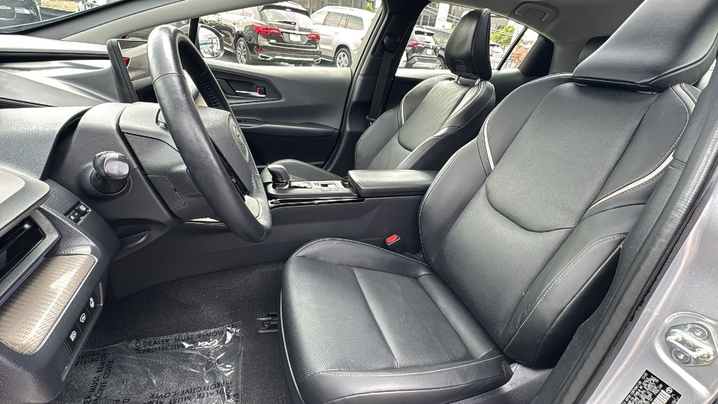 Used 2024 Toyota Prius XLE FWD image 12