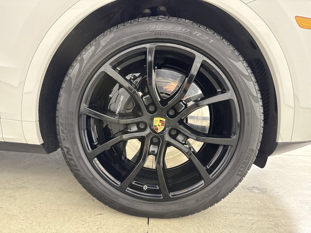 Certified 2023 Porsche Cayenne Turbo AWD/4WD image 15