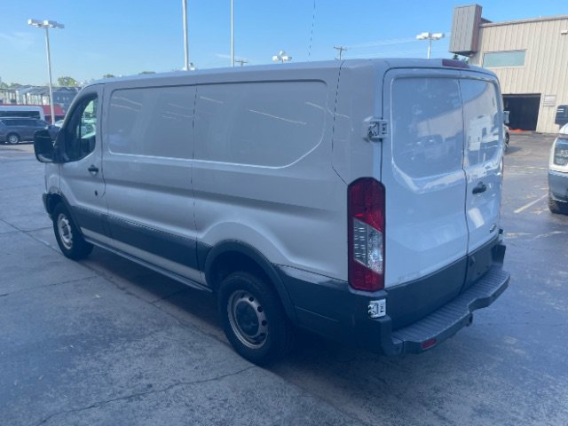 Used 2015 Ford Transit 250 130 Low Roof RWD image 4