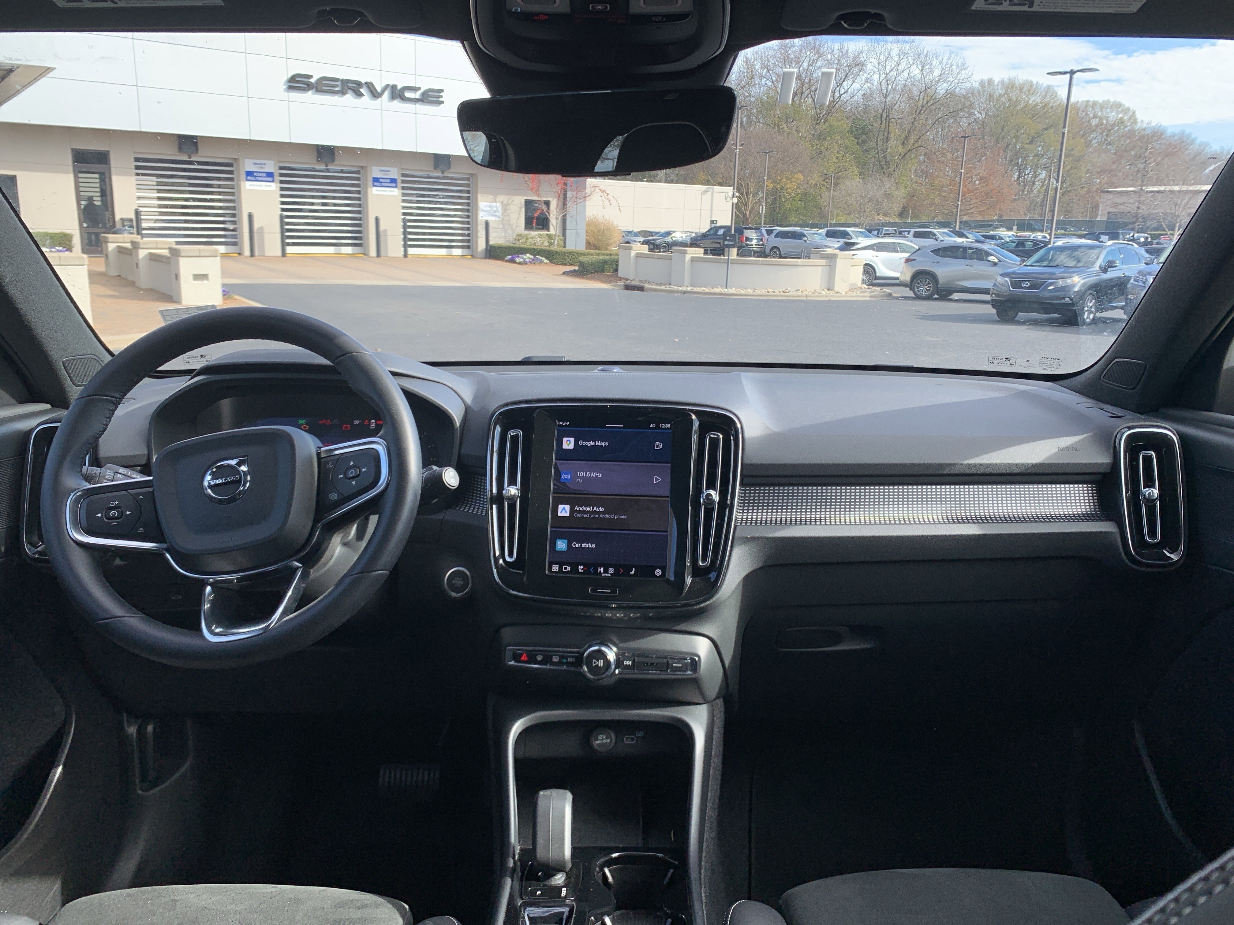 Used 2025 Volvo XC40 B5 Plus image 30