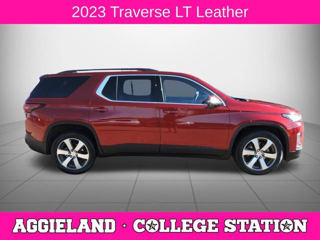 Used 2023 Chevrolet Traverse LT w/ LT Premium Package image 2