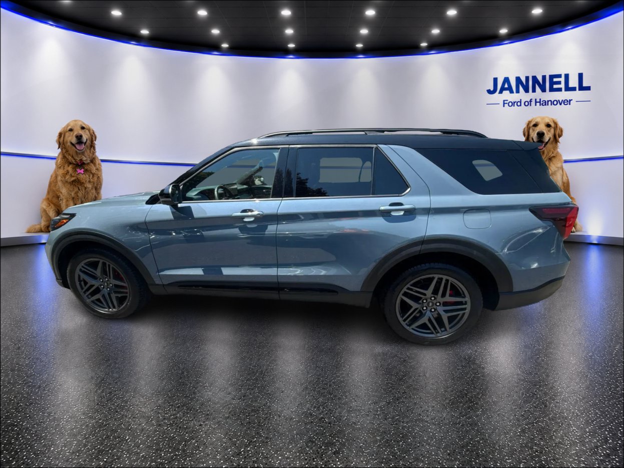 Used 2025 Ford Explorer ST w/ Sun And Sound Package AWD/4WD image 9