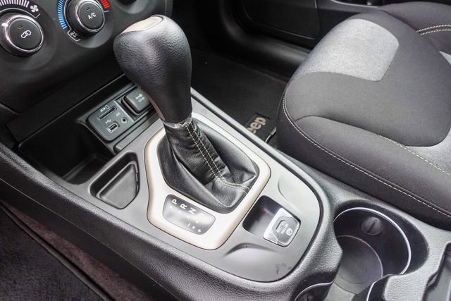 Used 2017 Jeep Cherokee Sport image 19