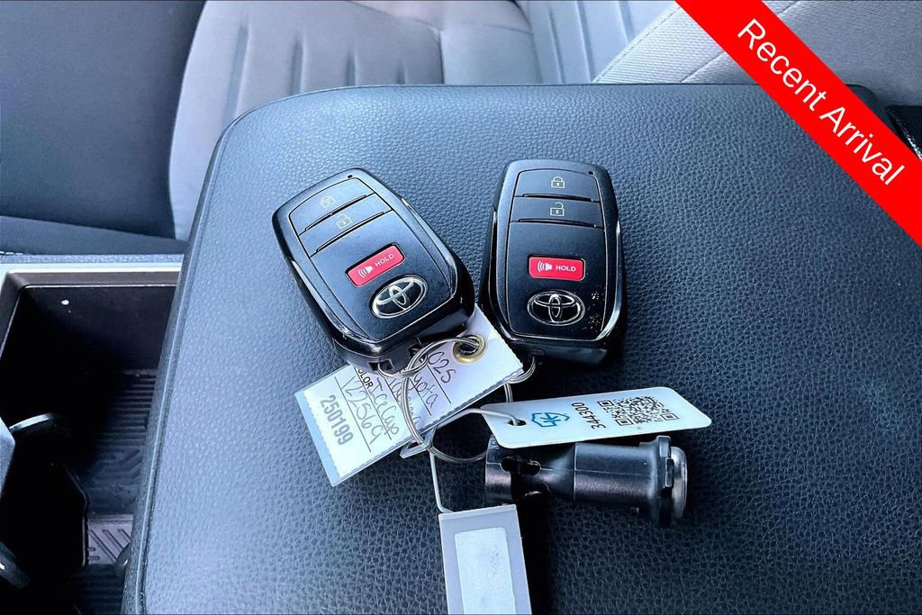 Used 2025 Toyota Tacoma TRD Sport AWD/4WD image 36