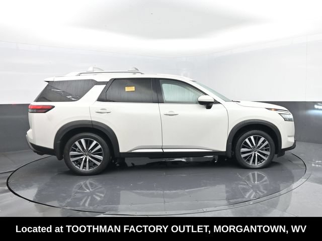 Used 2022 Nissan Pathfinder Platinum w/ Cargo Package AWD/4WD image 4