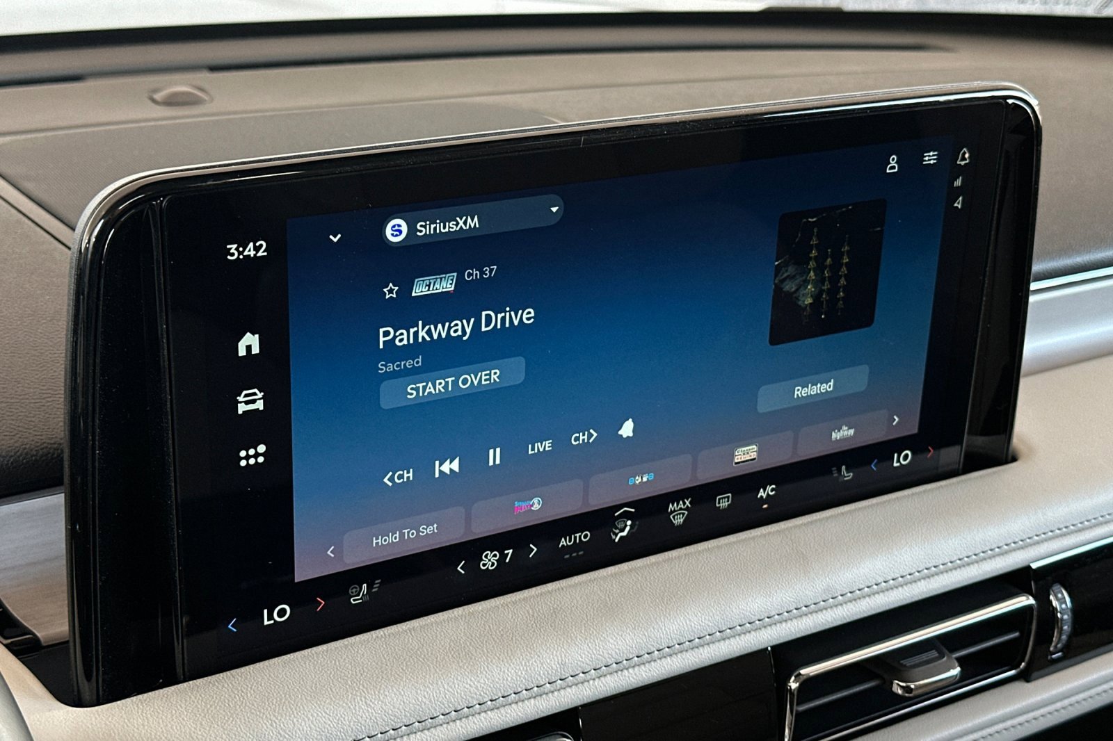 New 2025 Lincoln Aviator Reserve w/ Luxury Package image 18