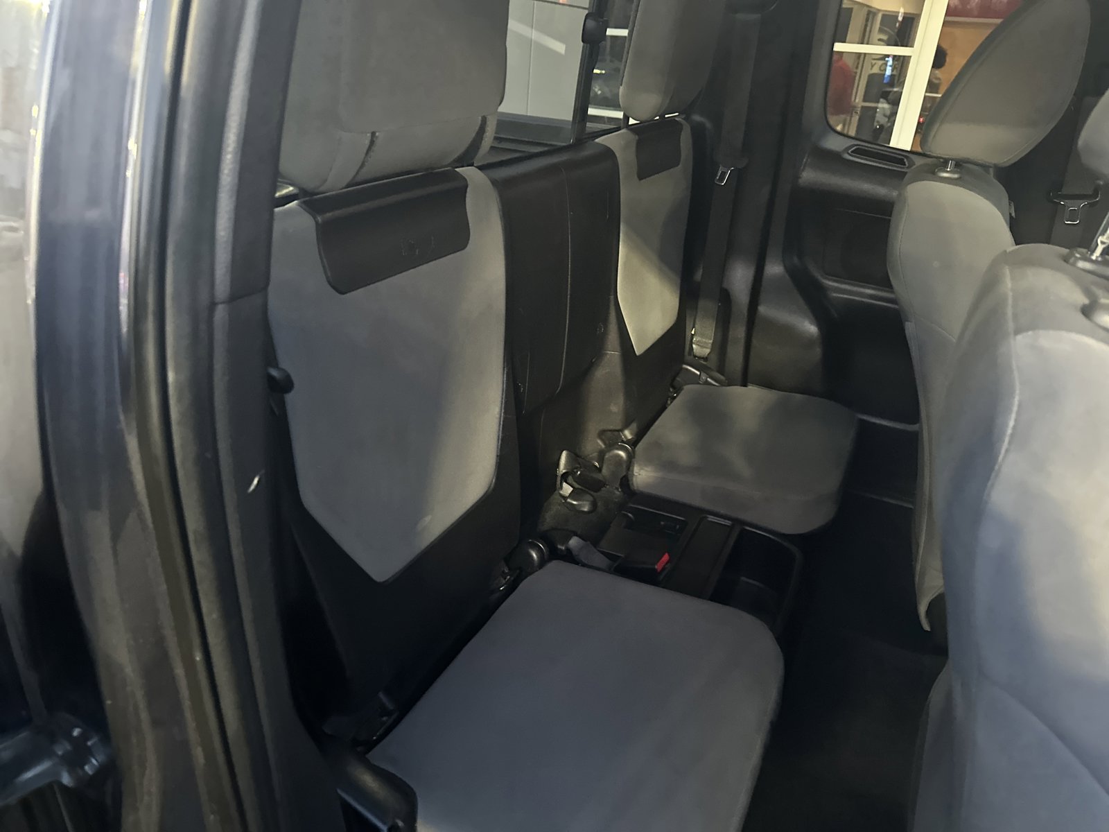 Used 2018 Toyota Tacoma SR5 w/ SR5 Appearance Package (SM) AWD/4WD image 25
