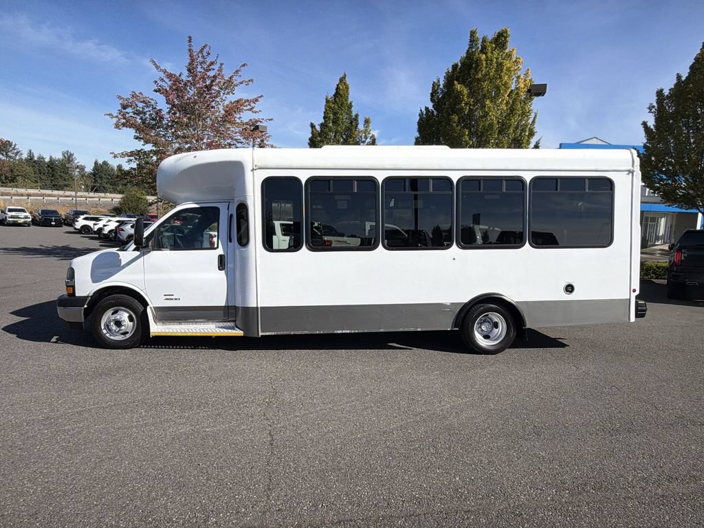 Used 2020 Chevrolet Express 4500 w/ Shuttle Bus Package RWD image 6