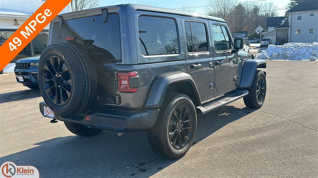 Used 2025 Jeep Wrangler Unlimited Sahara AWD/4WD image 8