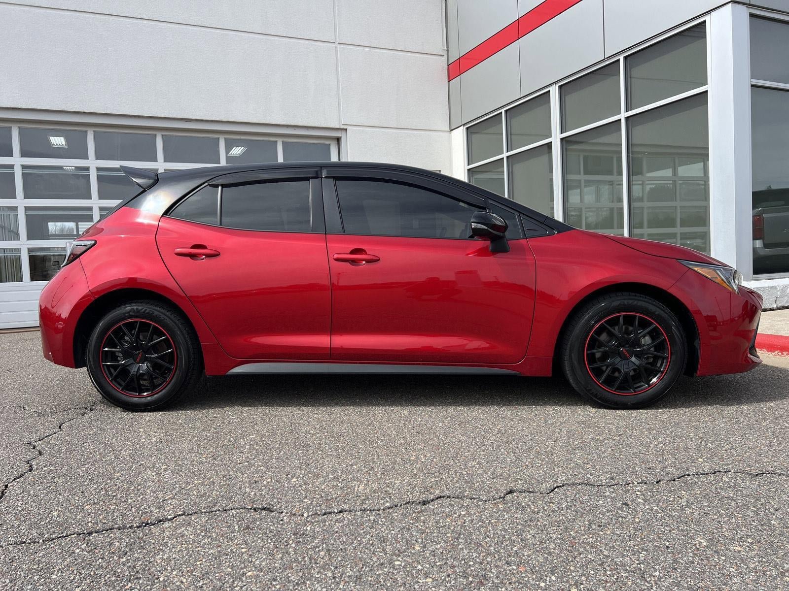Used 2022 Toyota Corolla SE w/ SE Preferred Package FWD image 15