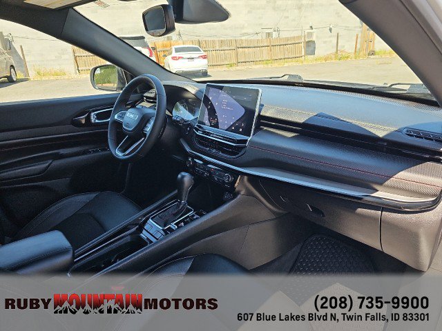 Used 2025 Jeep Compass Trailhawk AWD/4WD image 36