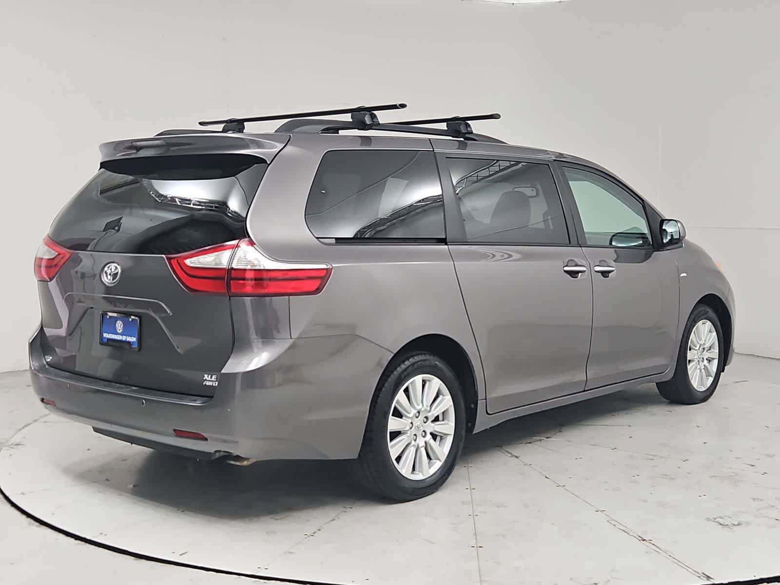 Used 2017 Toyota Sienna XLE AWD/4WD image 6