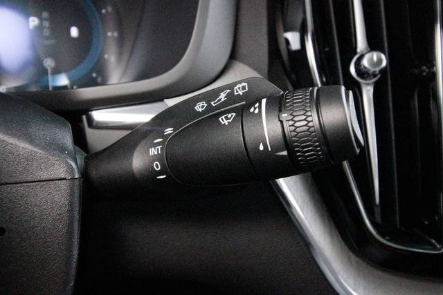 Used 2025 Volvo XC60 B5 Plus image 22