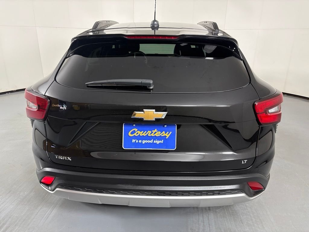Used 2025 Chevrolet Trax LT FWD image 7