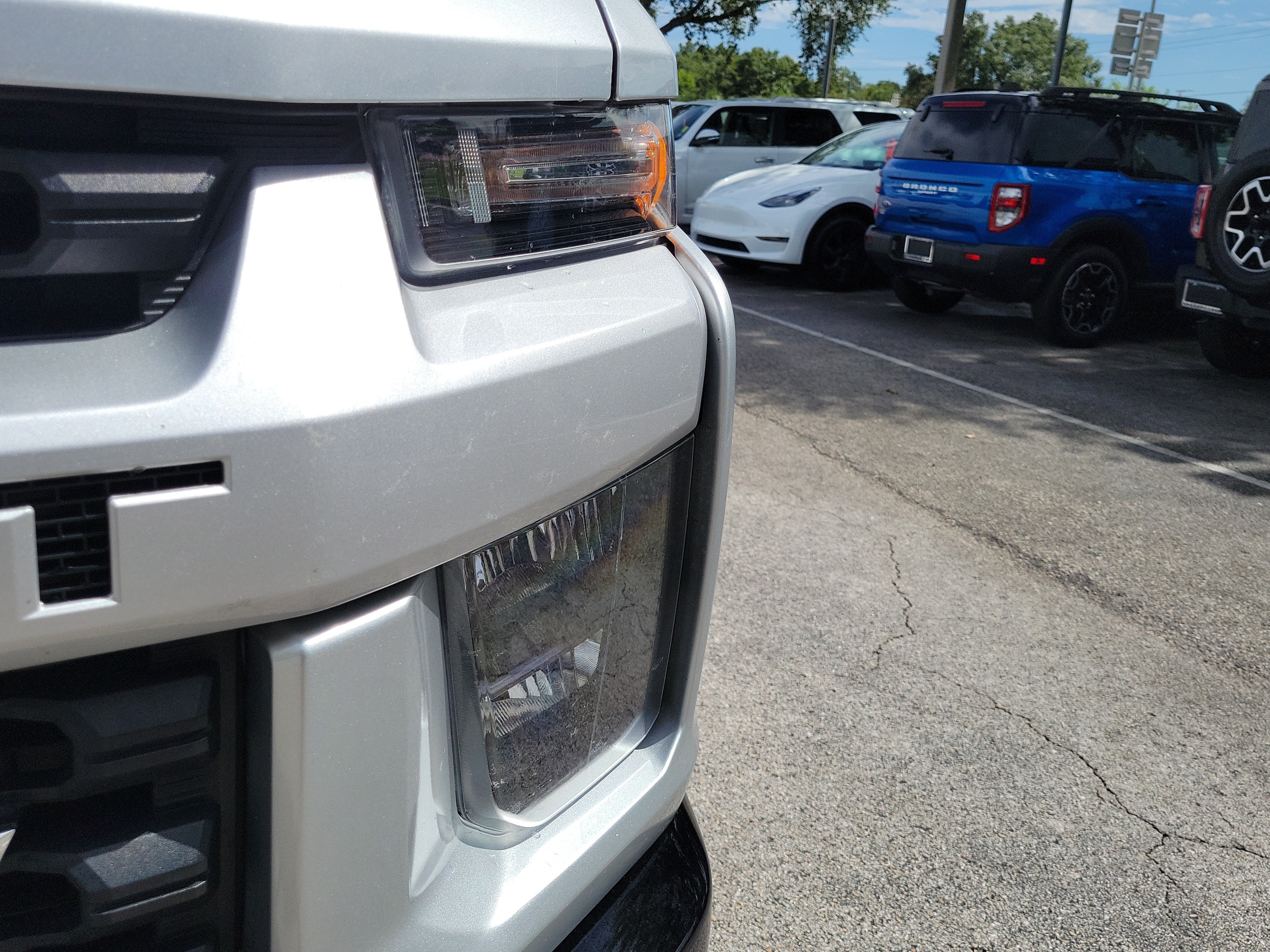 Used 2022 Chevrolet Silverado 2500 Custom w/ Custom Value Package AWD/4WD image 3