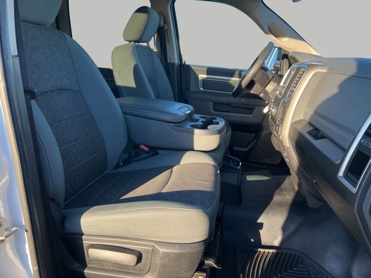 Used 2014 RAM 3500 SLT w/ Protection Group image 38