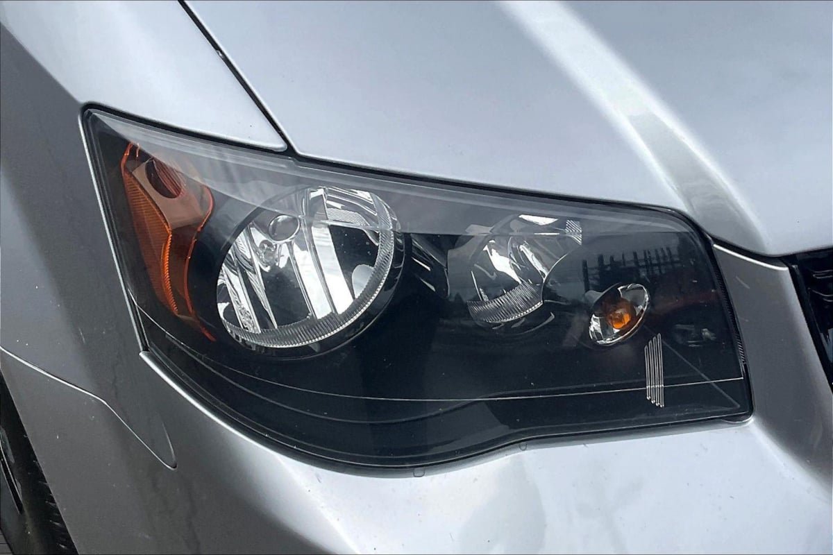 Used 2018 Dodge Grand Caravan SE FWD image 30