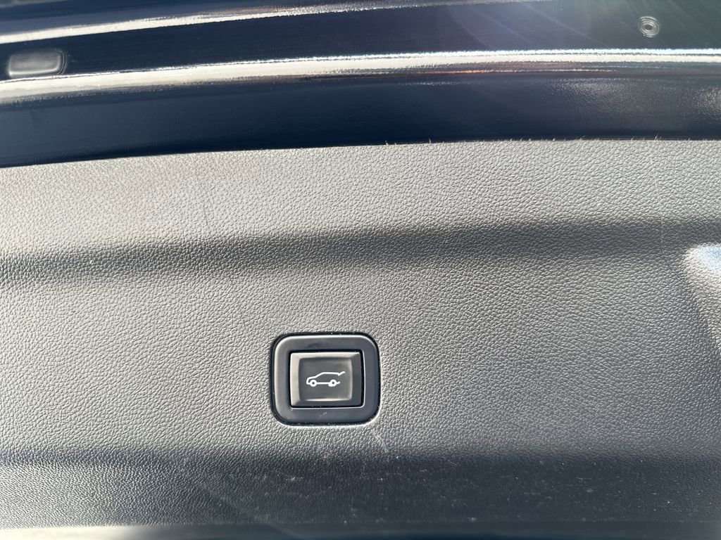 Used 2021 Cadillac Escalade Premium Luxury image 30